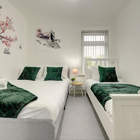 Stunning And Lovely 3 Bed House - Catch 22 Coventry Exteriör bild